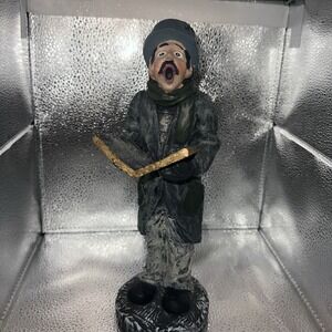 CAROLER‎ COLLECTIBLE WINSOR COLLECTION Christmas Caroler Figurine Unique Collect